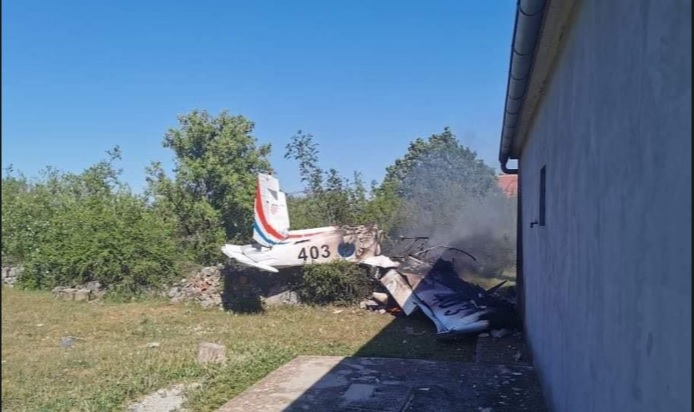 FOTO Srušio se vojni zrakoplov kod Zadra i zapalio, dvojica poginula