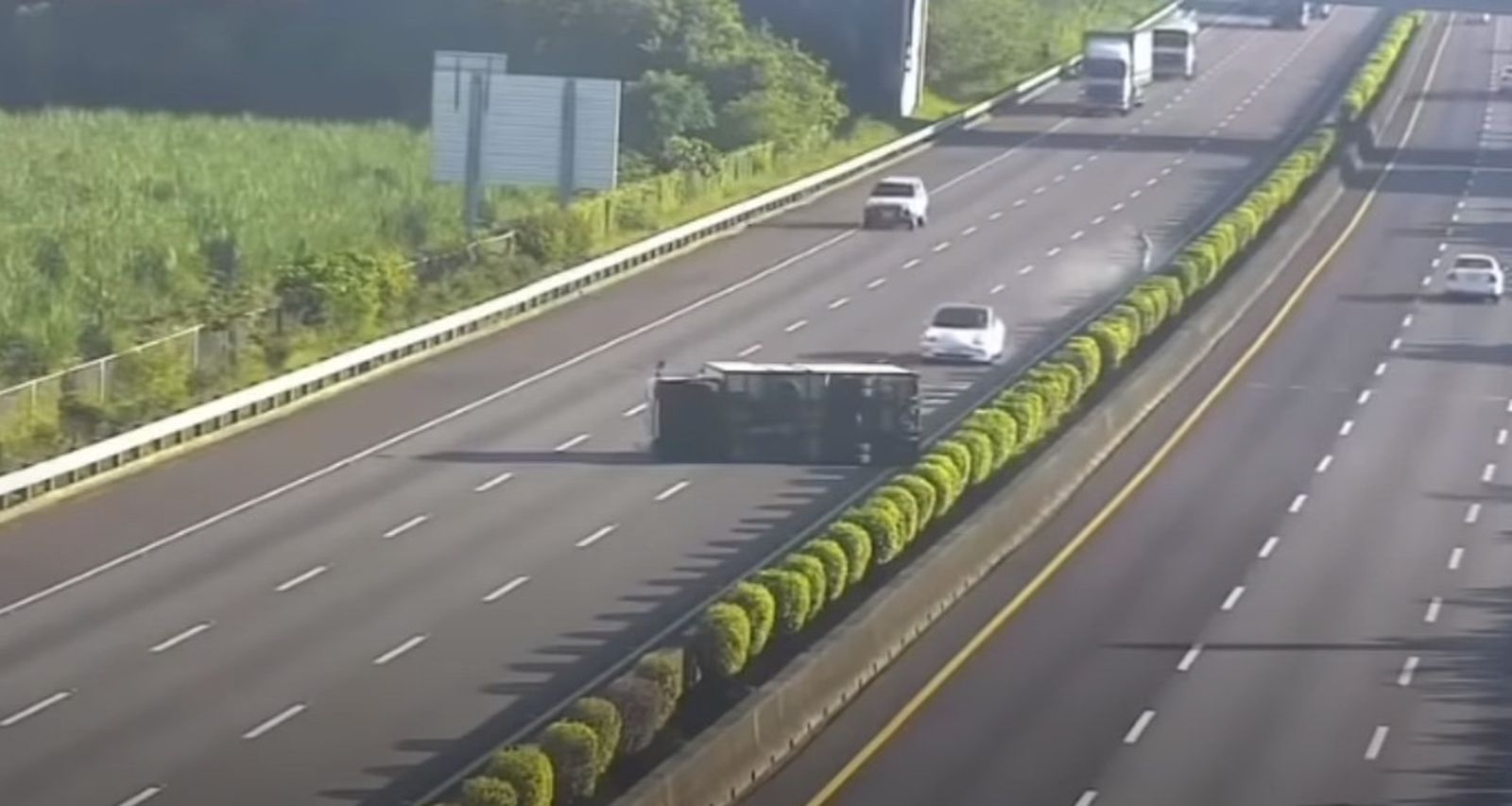 VIDEO Tehnika narodu: Kad te Teslin autopilot sa 100 km/h zakuca u kamion