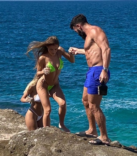 Bilzerian šeta bez majice, a otok Hvar predviđa drakonske kazne