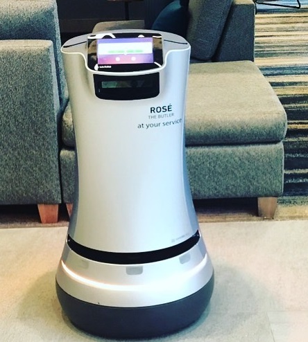 Hotel u Kaliforniji ima robota koji gostima dostavlja sve što im treba da izbjegnu kontakt