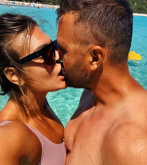 Romantična Sandra Perković s dečkom Edisom uživa na plaži