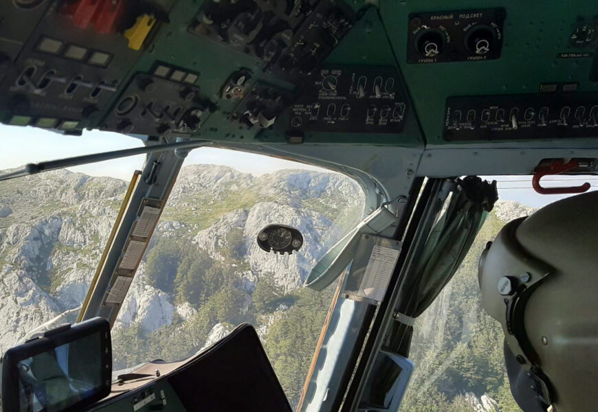 FOTO Letačka posada HRZ-a drugi dan traga za strancem na Biokovu