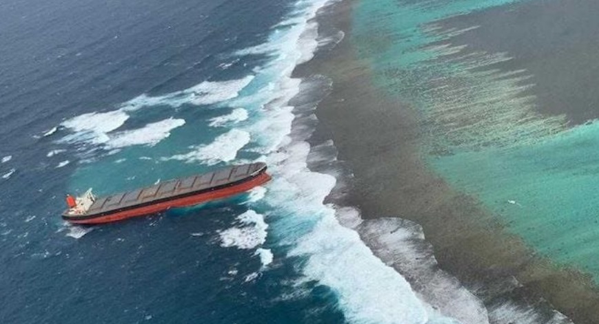 Rajskom otoku prijeti ekološka katastrofa: Nafta curi iz nasukanog broda, vlasti traže pomoć