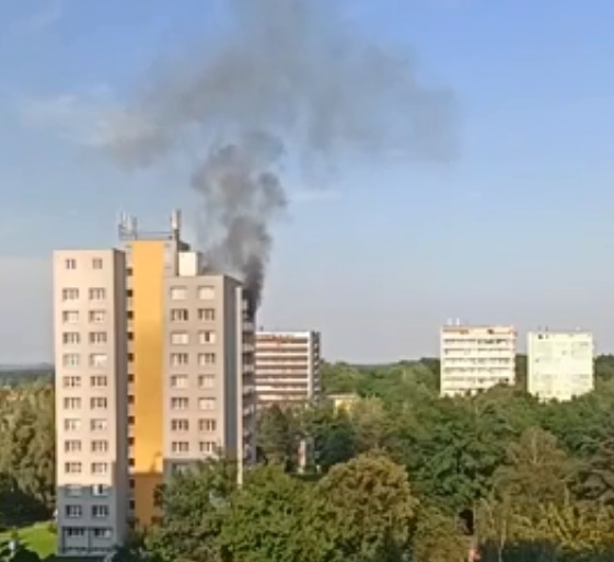 Najmanje 11 osoba poginulo u stravičnom požaru, ljudi skakali s 12. kata misleći da će se spasiti