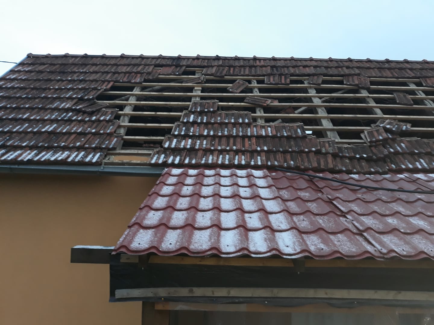 FOTO Gradonačelnik Petrinje: Ljudi su u panici, ima objekata koji su toliko oštećeni da se boje ući u njih, stižu predsjednik i premijer