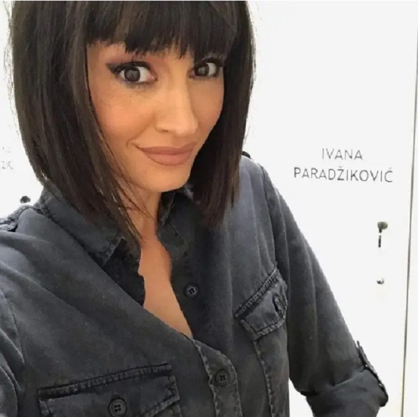 Ivana Paradžiković otkrila novi posao? Slikala se ispred vrata s njezinim imenom i prezimenom
