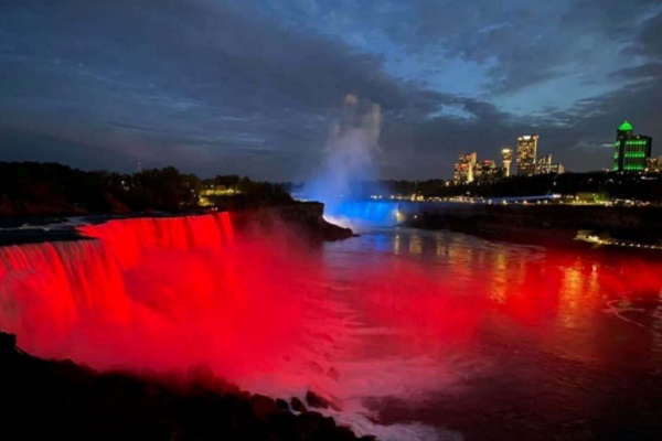 Niagarini slapovi obasjani bojama hrvatske zastave, premijer Ontarija uputio Hrvatima čestitku