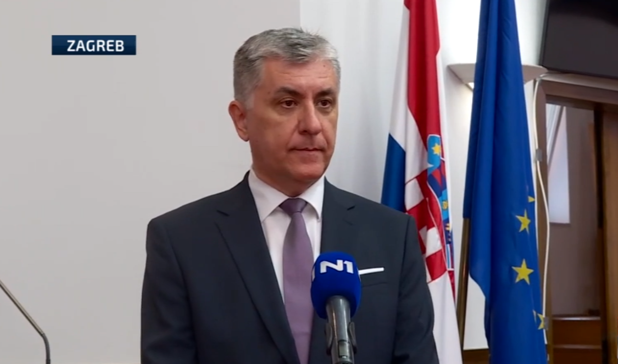 Hojski: Mogu ih pitati žele li sva četiri listića, a mogu im i dati sva četiri, pa da građanin kaže da neće