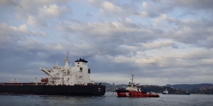 Spriječena katastrofa u Bosporu: Hrvatski tanker počeo nekotrolirano plutati, zaustavljalo ga 8 remorkera