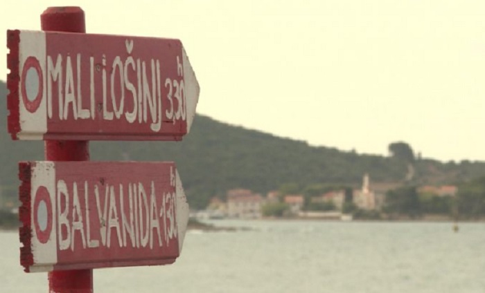Brod koji život znači: Zašto su stanovnici jednog otoka blokirali luku na drugom