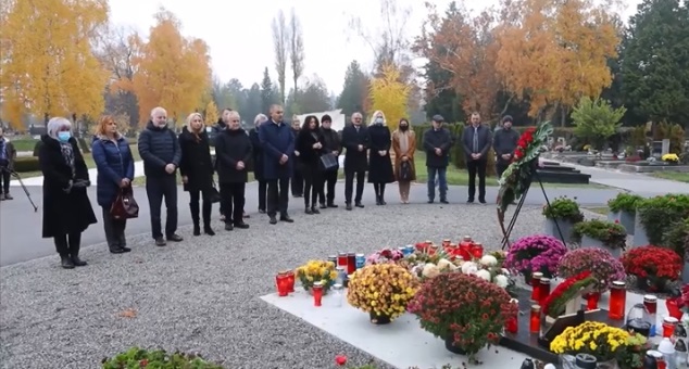Danas bi mu bio rođendan: Na Bandićevu grobu svijeću zapalila i Natalija Prica