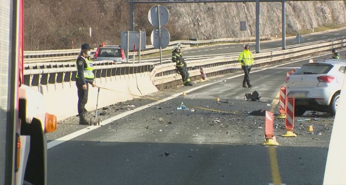 Detalji strašne nesreće na autocesti: Frontalno se sudarili s kamionom i na mjestu poginuli