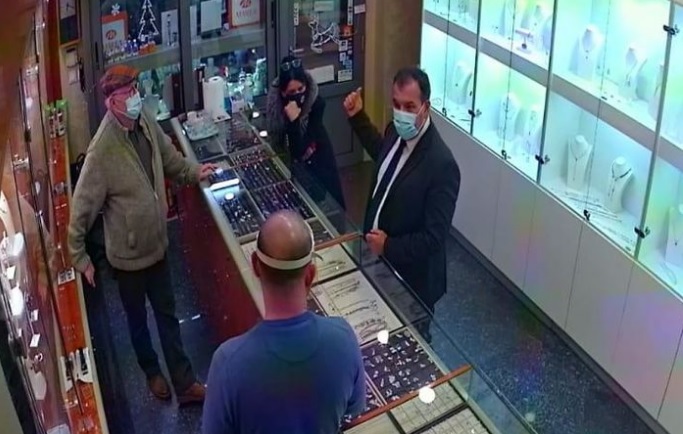 Ministar Beroš brzo se oglasio nakon što je fotografiran kod urara bez maske: Svi prisutni su bili cijepljeni