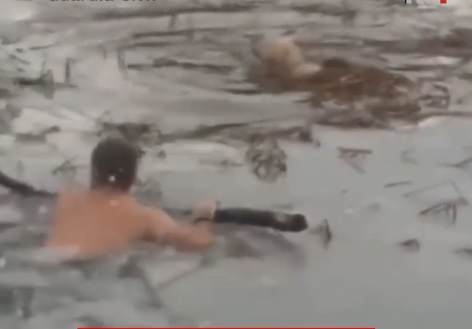 VIDEO Impresivna akcija hrabrih policajaca