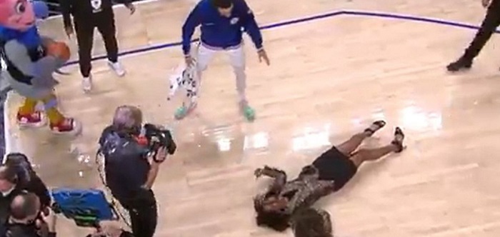 Pogledajte pad atraktivne novinarke o kojem bruji čitava NBA liga: Sve su zabilježile kamere