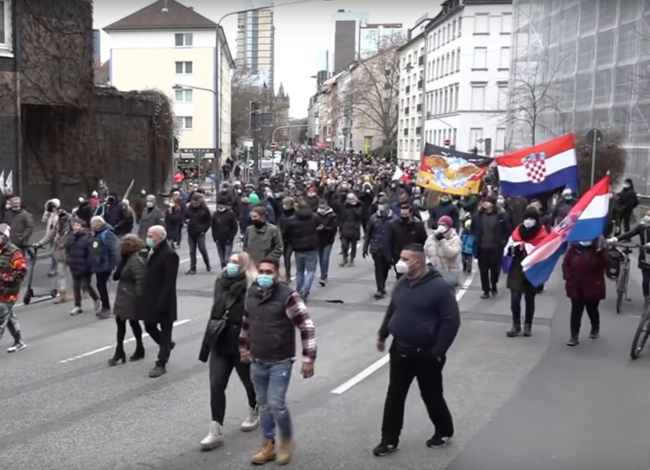 VIDEO Hrvatske zastave na prosvjedu protiv cijepljenja u Frankfurtu