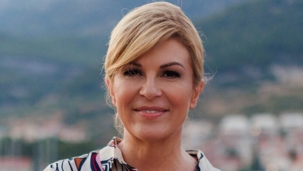 Sređena Kolinda opet je oduševila mladenačkim izgledom, ovoga puta pohvalila se fotografijama s Brača