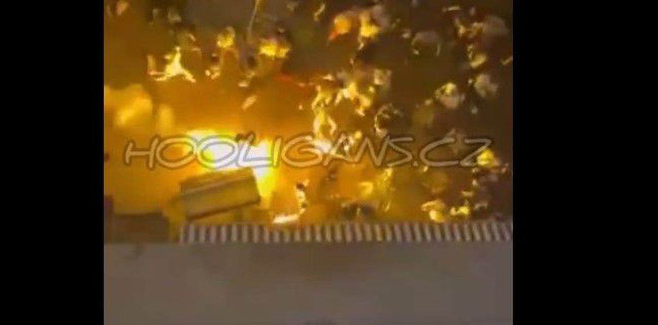 VIDEO Kaos u centru Rijeke: Letjele boce i baklje, policija spriječila veći sukob uoči utakmice