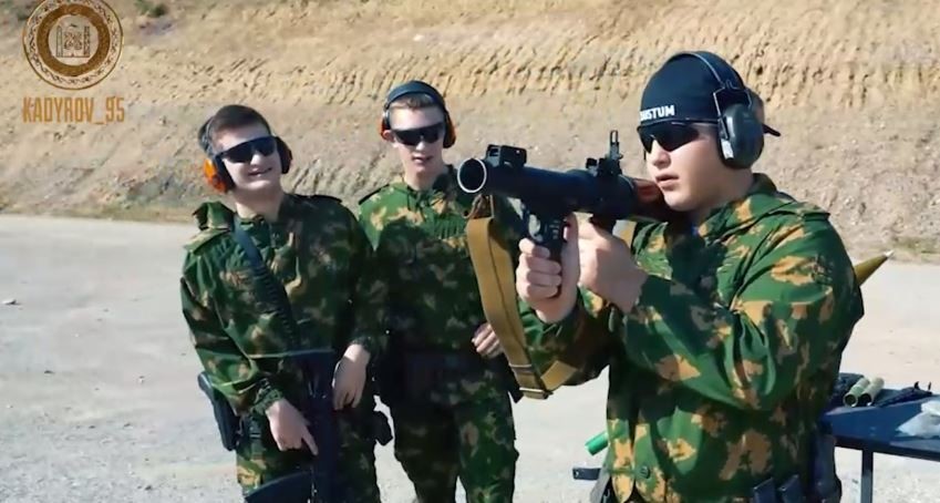 Čečenski vođa kaže da će njegovi sinovi tinejdžeri biti poslani u Ukrajinu da se bore