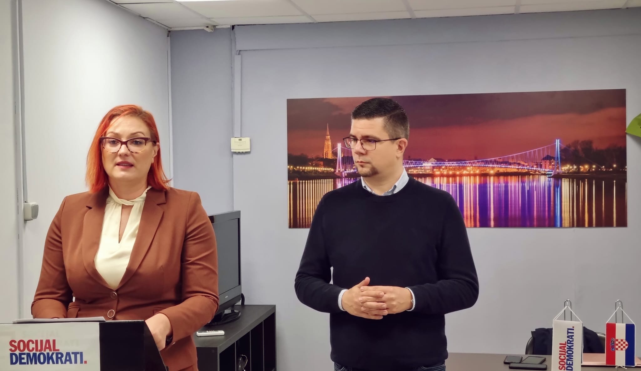 Nikolić i Hajduković: Više od 4000 pomoćnika u nastavi radi za crkavicu, mijenjajte zakone i riješite im status