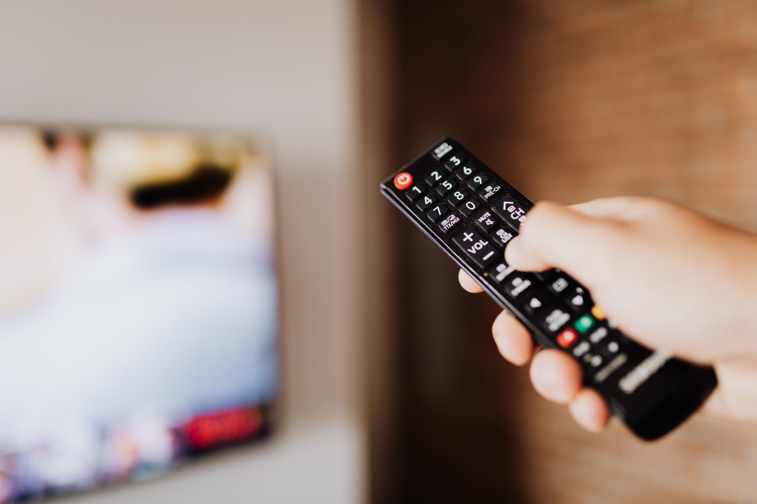 Trik za čišćenje televizora i daljinskog upravljača uz koji će oni zablistati