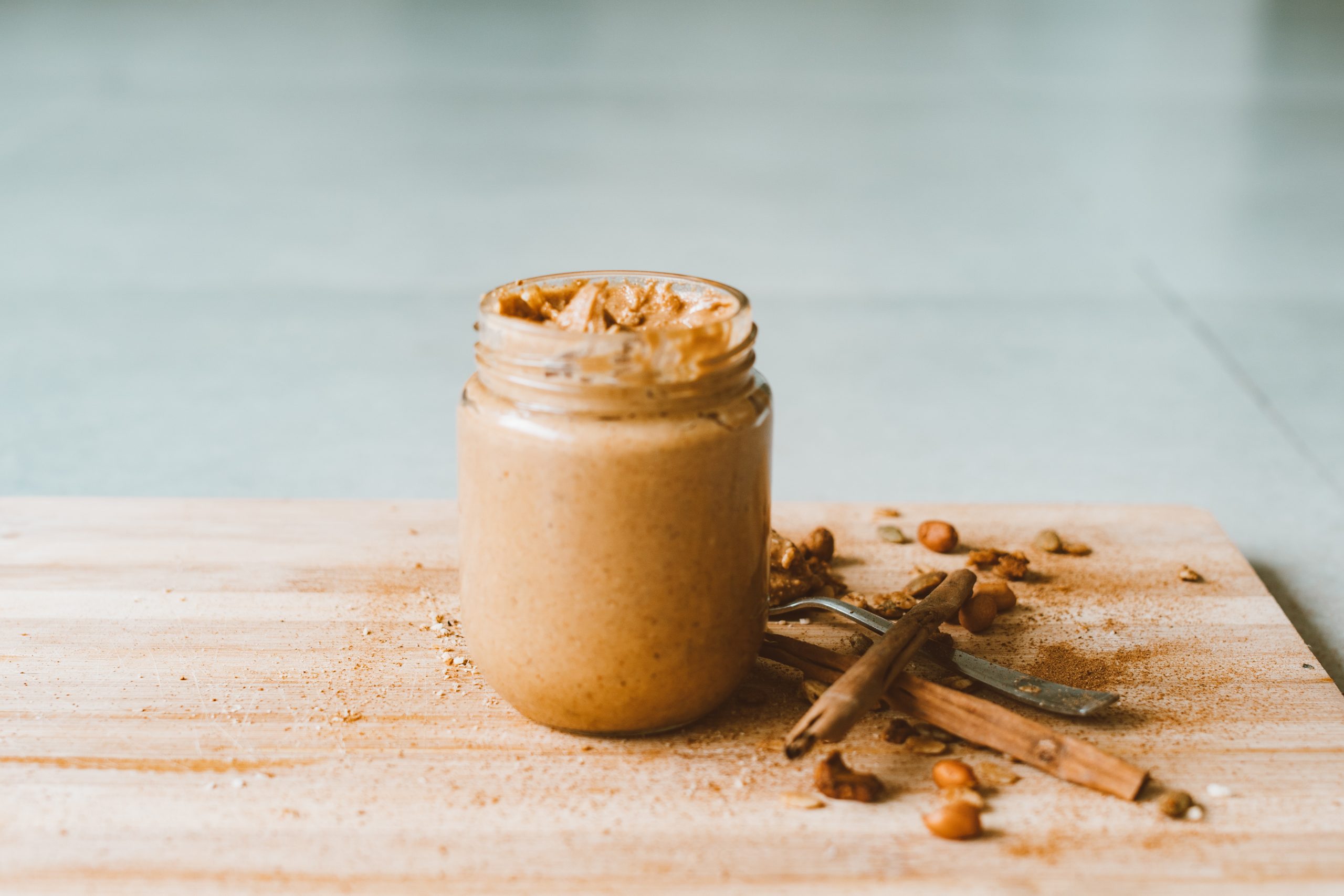 Recept: Napravite domaći maslac od kikirikija u samo 5 minuta!
