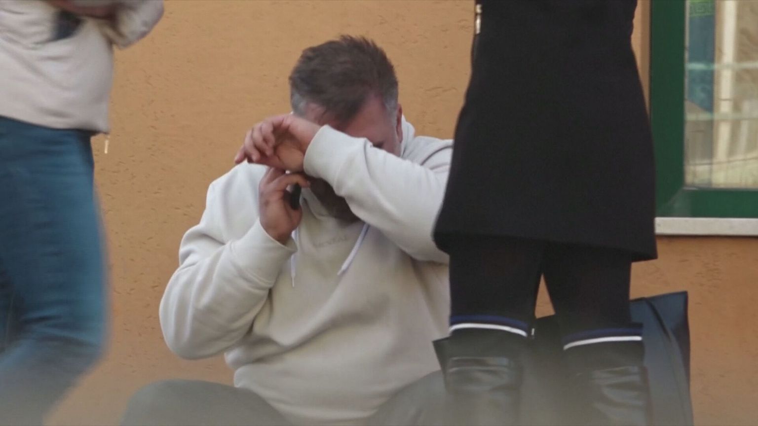 Smrtonosni brodolom odnio desetke života, među žrtvama i djeca. Obitelji stradalih ogorčene: “Zato što imaju crne oči ili crnu kosu, nisu bili ljudi?”
