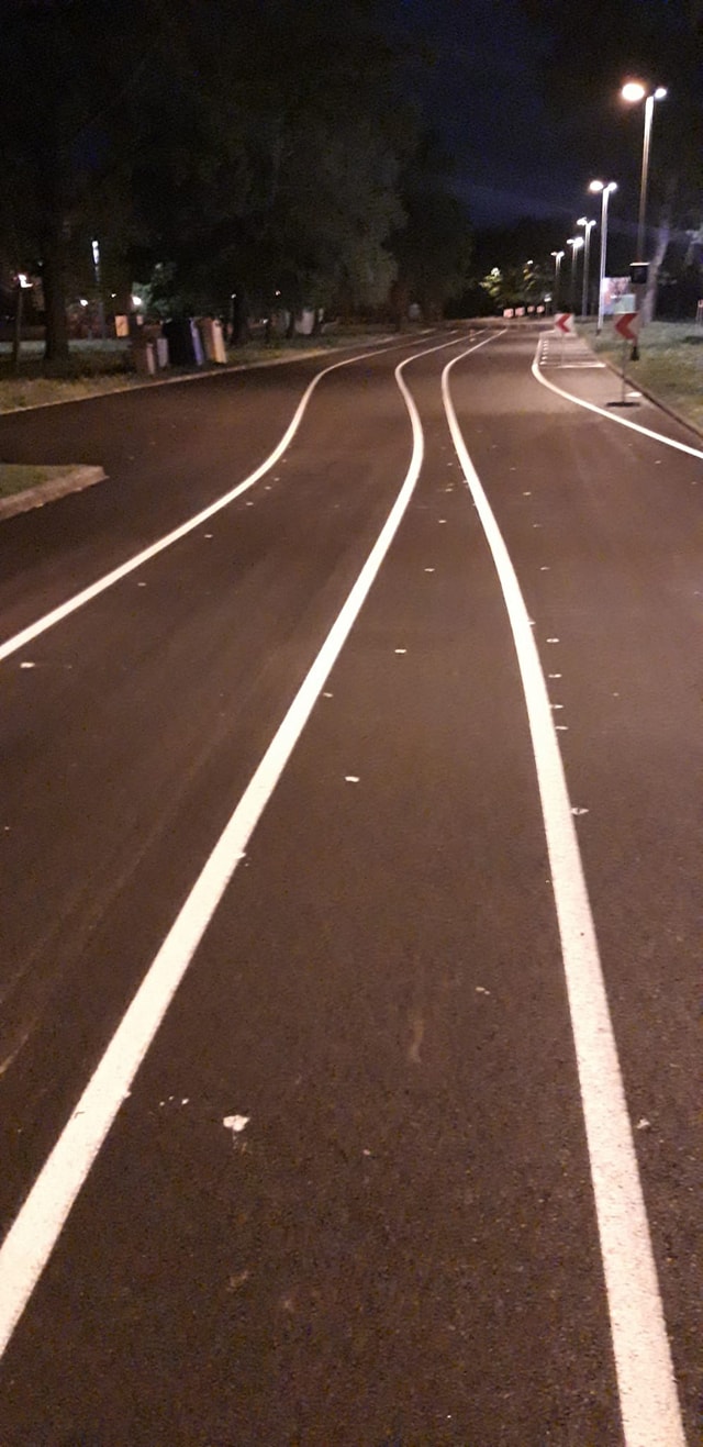 FOTO Ne, niste pijani i nemate deformacije oka: Ovako Tomaševićeva ekipa crta trake na Jarunu