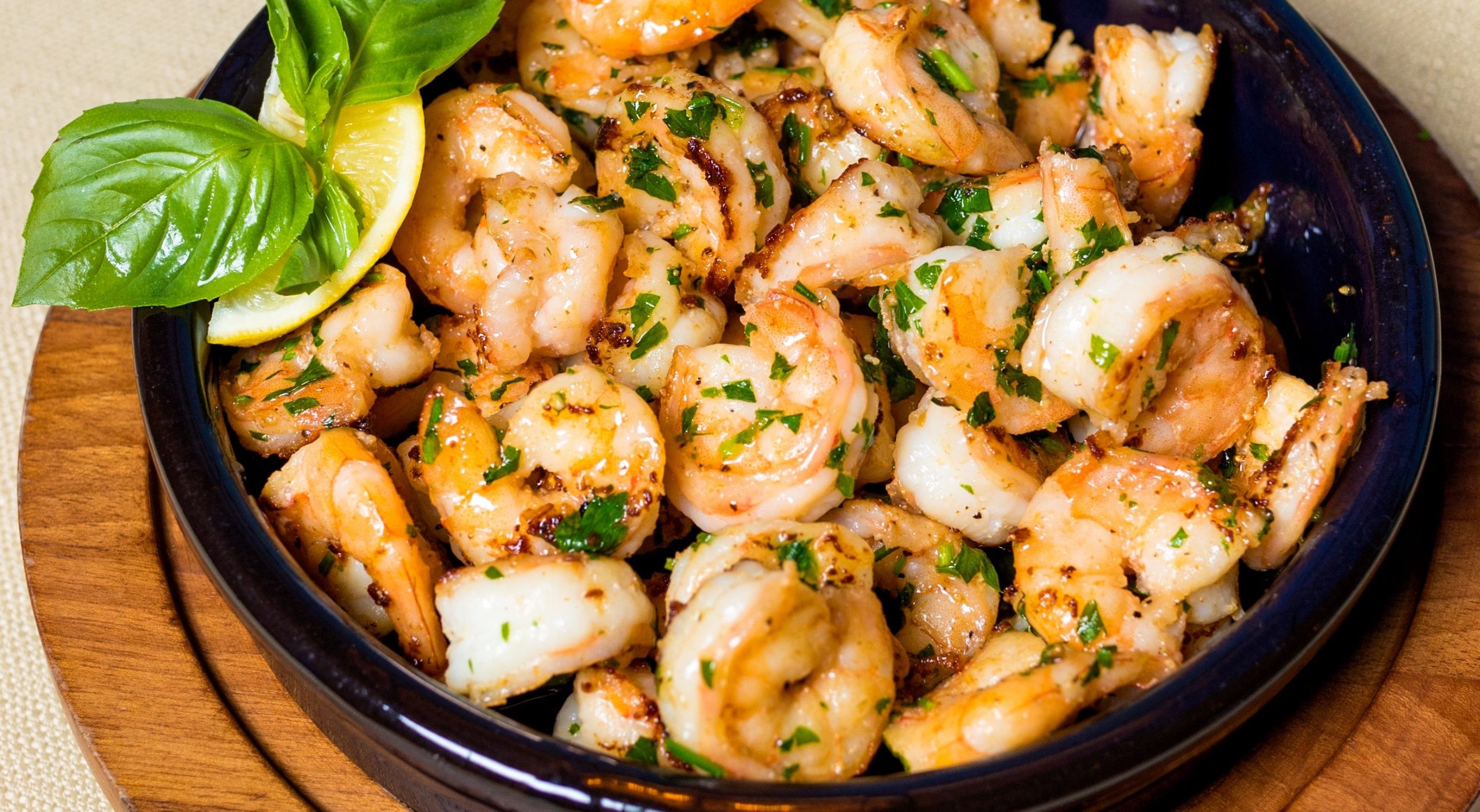 Recept: Genijalna kombinacija – Kozice u umaku od piva