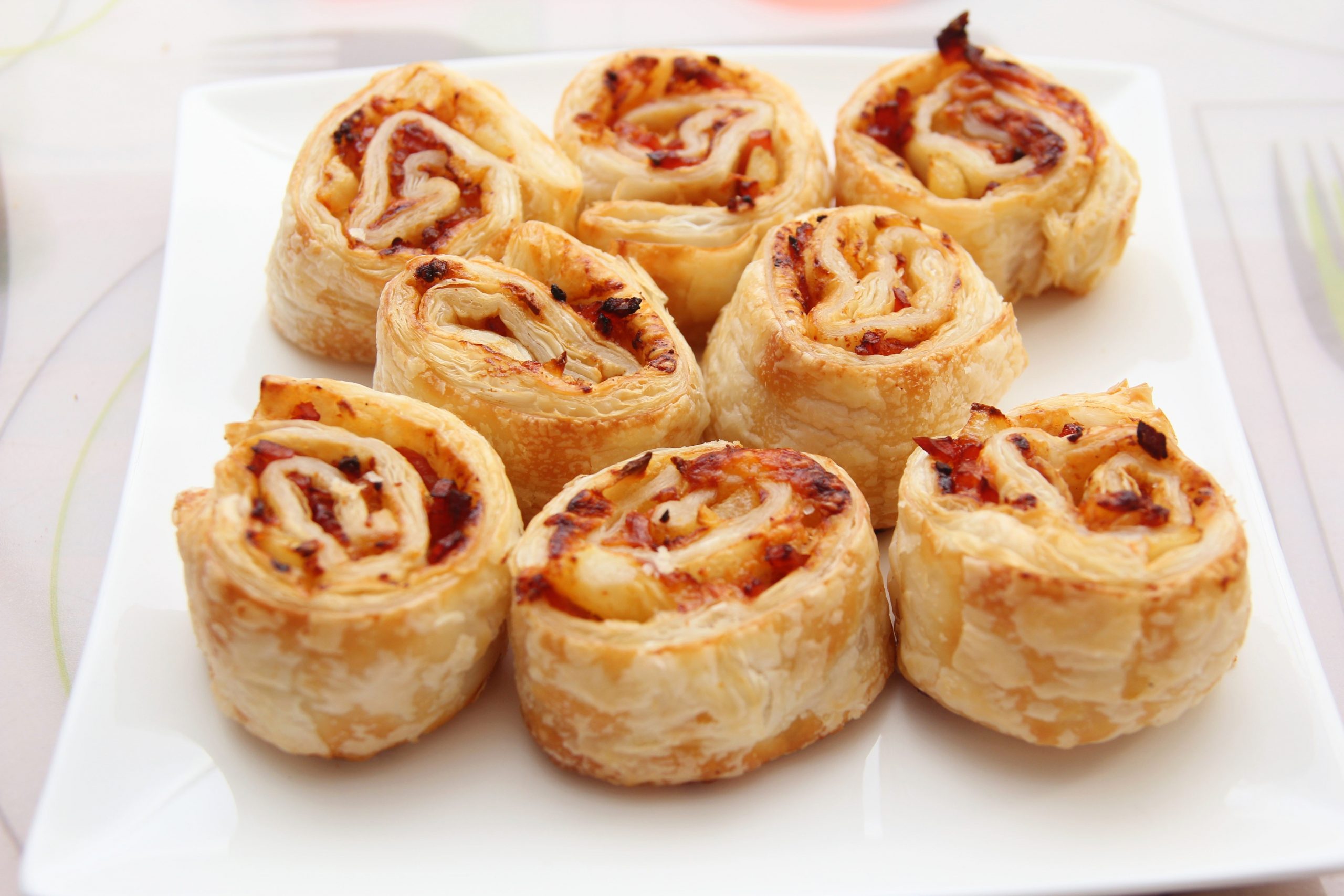 Recept: Idealan finger food za druženje s prijateljima – Pizza rolice