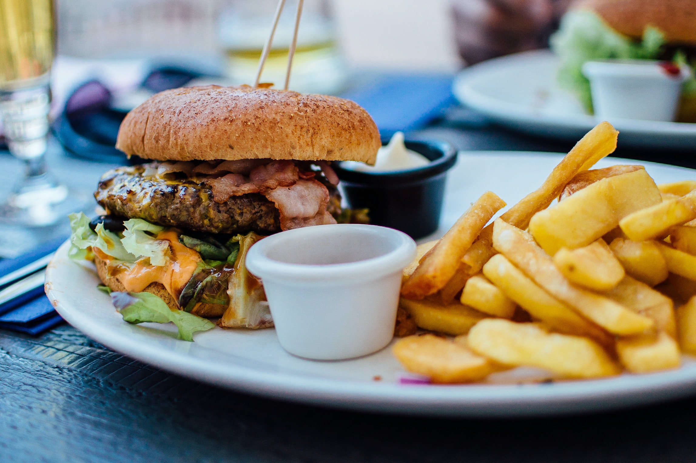 Nutricionisti otkrivaju 10 namirnica koje mogu oslabiti naš imunološki sustav