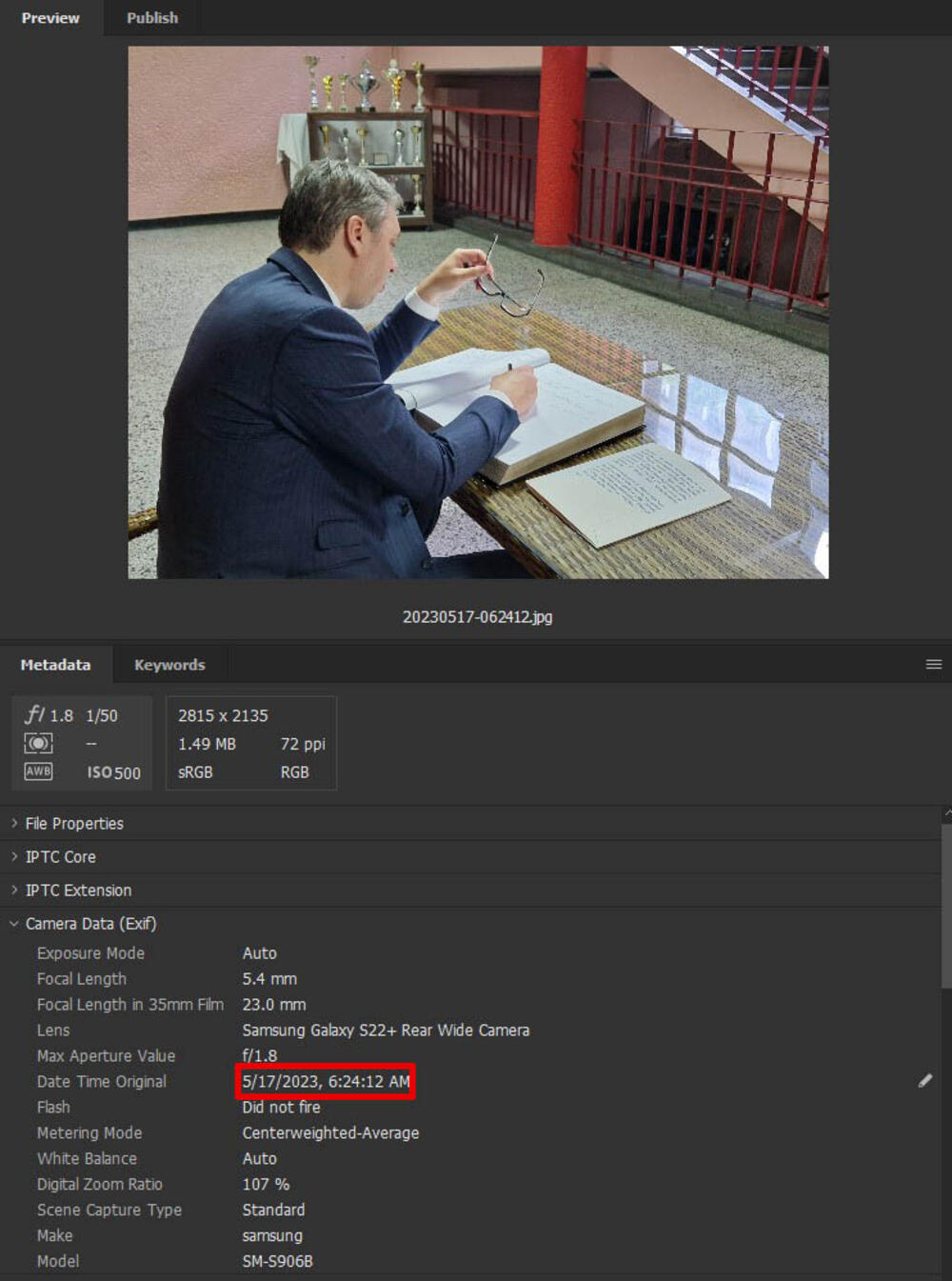 Odgovor Kurira: Fotografije Vučića u školi Vladislav Ribnikar nisu digitalno manipulirane
