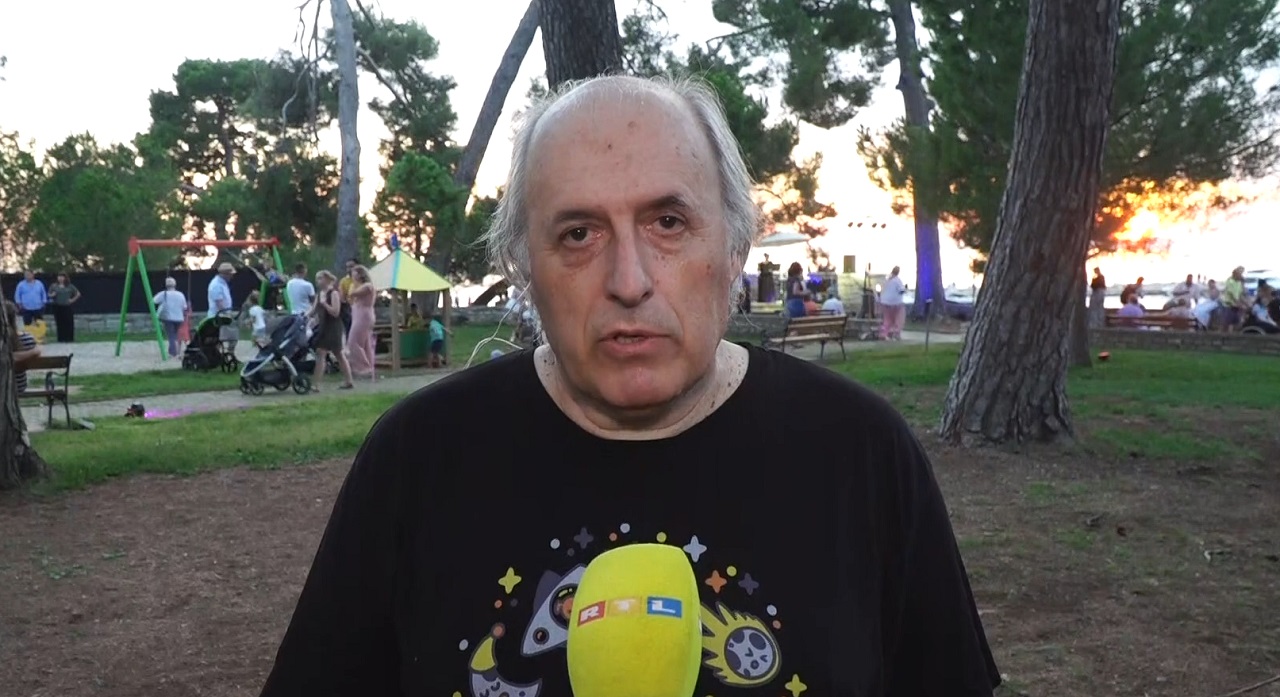 ‘Malo je vjerojatno da su izvanzemaljci zeleni, da ćemo ih sresti, a ne bi bili ni organska tvar nego stroj. Nismo sami.’