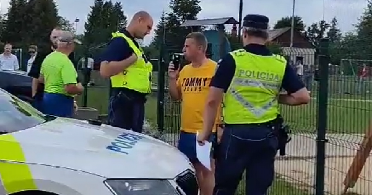 Umjesto u zviždaljku, puhali u alkotest: Suci pijani vodili utakmicu, slijedi im najgora moguća kazna