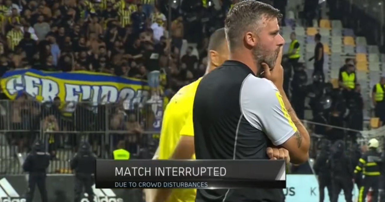 VIDEO Kaos u Mariboru! Prerušeni slovenski huligani ukrali zastavu Turcima, a onda je izbio rat