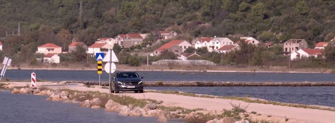 Cesta duga dva i pol kilometra ruglo je ispod nedavno otvorenog mosta: “Gore imate ideju Hrvatske, a ovo dolje je prava Hrvatska”