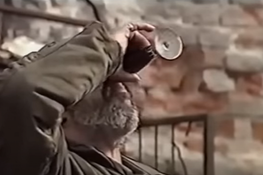 VIDEO Čim je pao Vukovar četnici su sa sobom doveli srpske folk zvijezde i litre alkohola, izronile su snimke ‘bala vampira‘