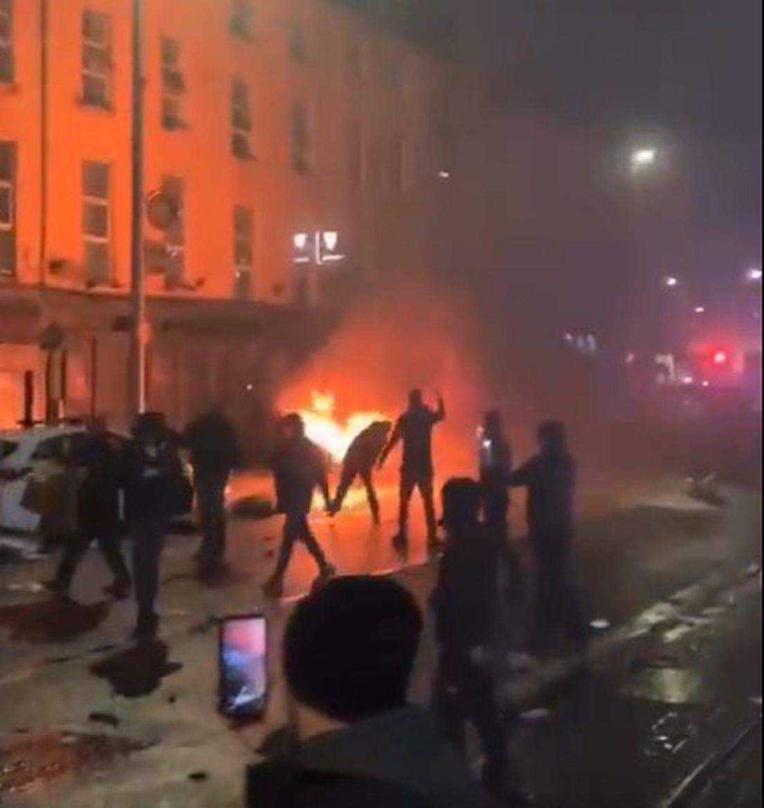 VIDEO, FOTO Kaos u Dublinu nakon što su žena i troje djece izbodeni na cesti