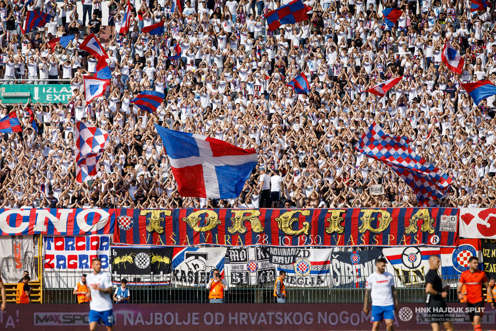 FOTO Torcida uz transparent odsječene Marićeve glave: Gnojni ste čir, igra je tek počela
