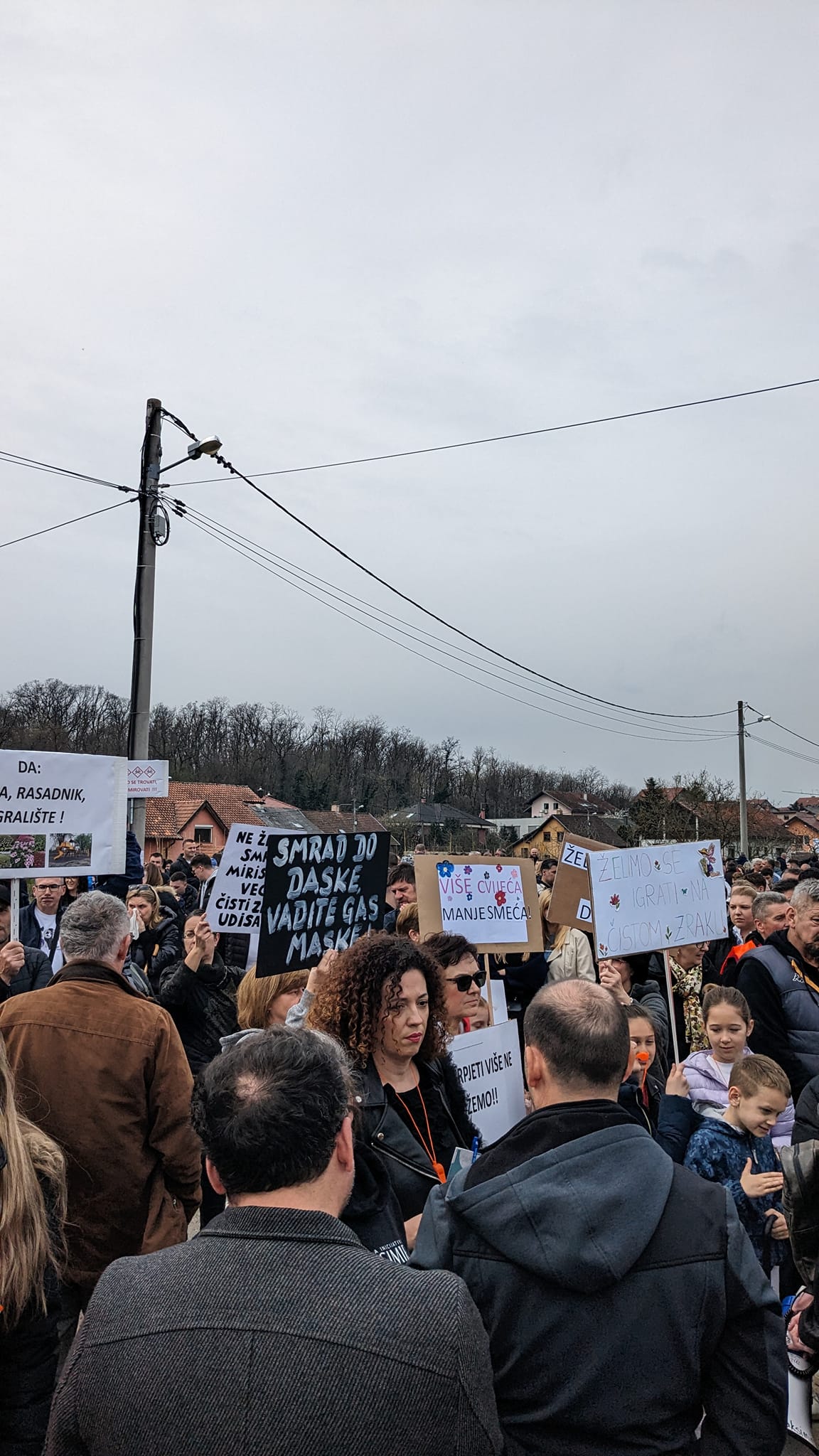 Dina Vasić: Ponekad se osjećam poput teletabisa među “moćnim političkim mužjacima” ušminkanima do daske, u odijelima kad dolaze na prosvjede