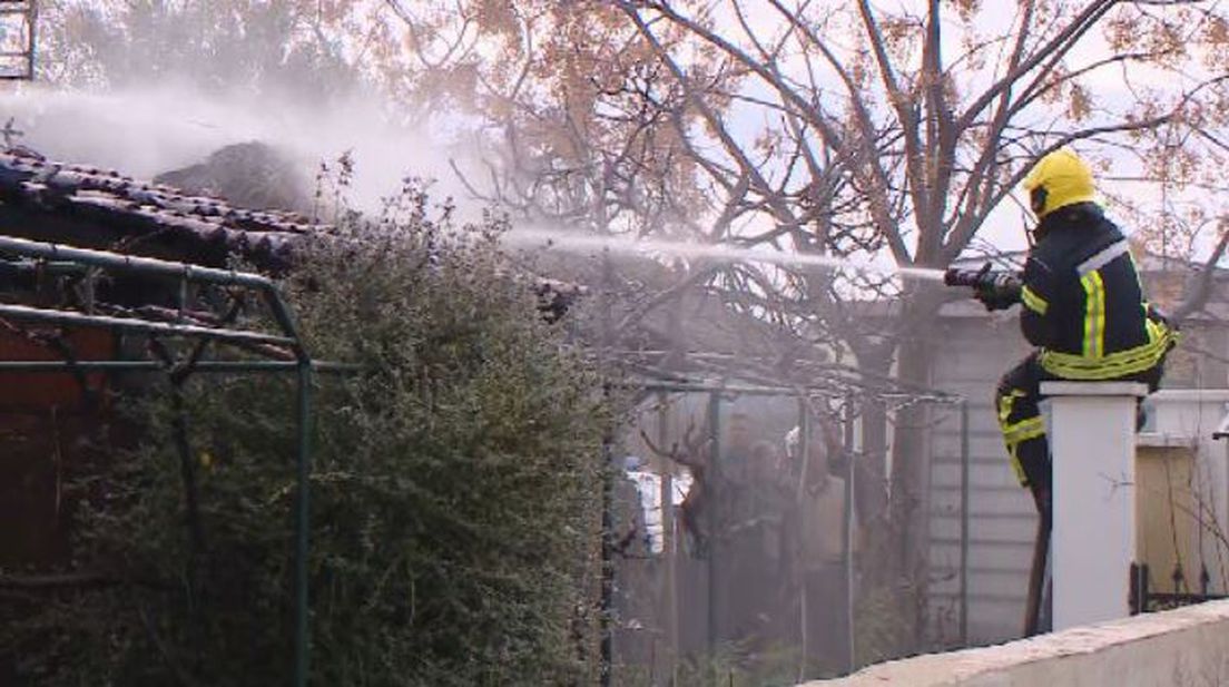 Buknuo požar u kafiću uz kuću: Vatrogasac slomio nogu na intervenciji