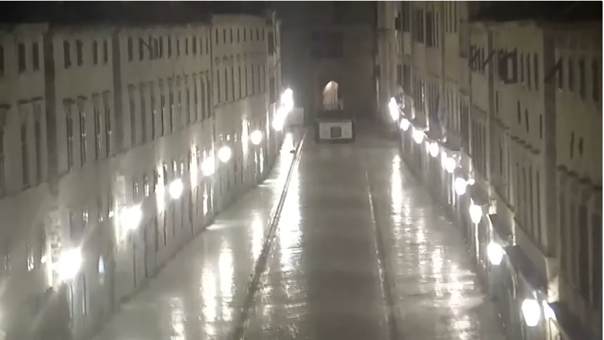 VIDEO Kamera na Stradunu zabilježila trenutak potresa