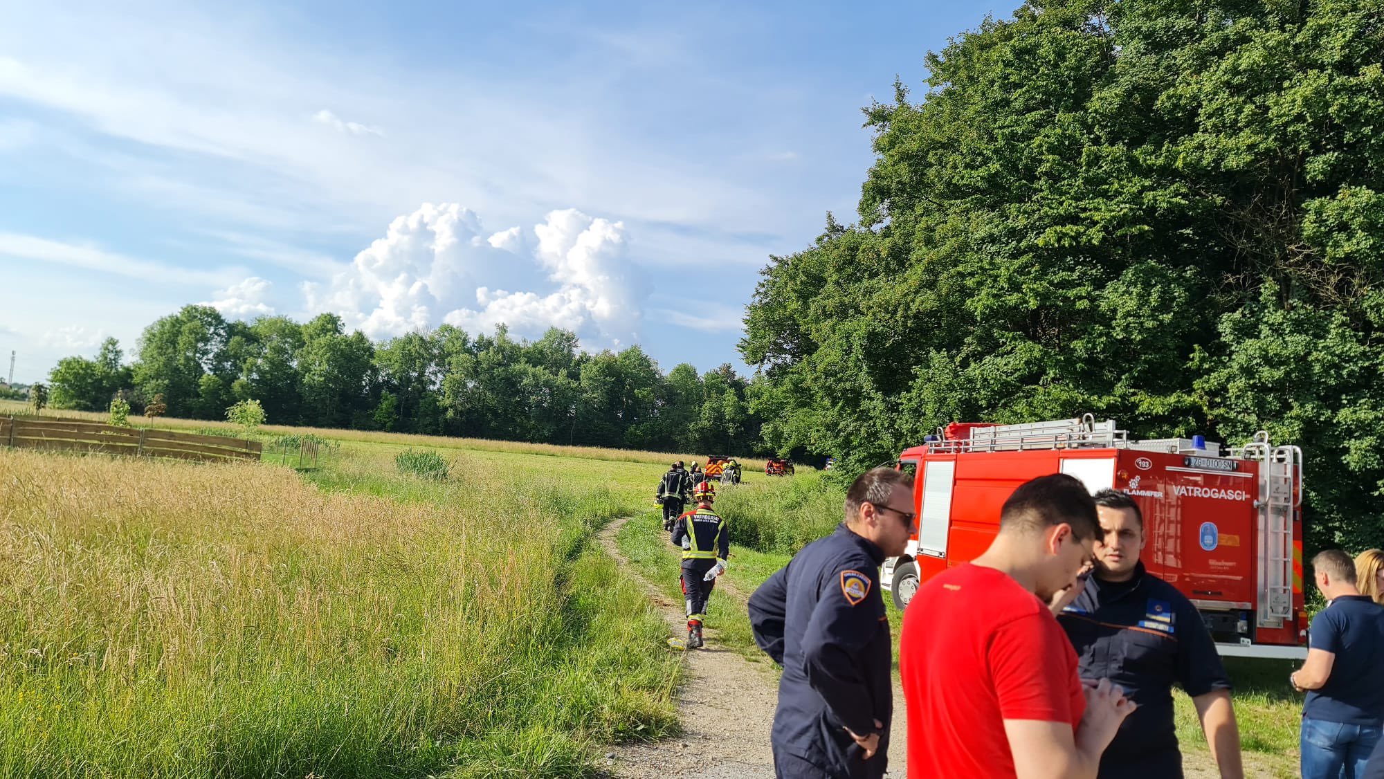 Užas u blizini Zagreba: Srušio se avion, jedna osoba poginula, među ozlijeđenima i padobranac OSRH-a