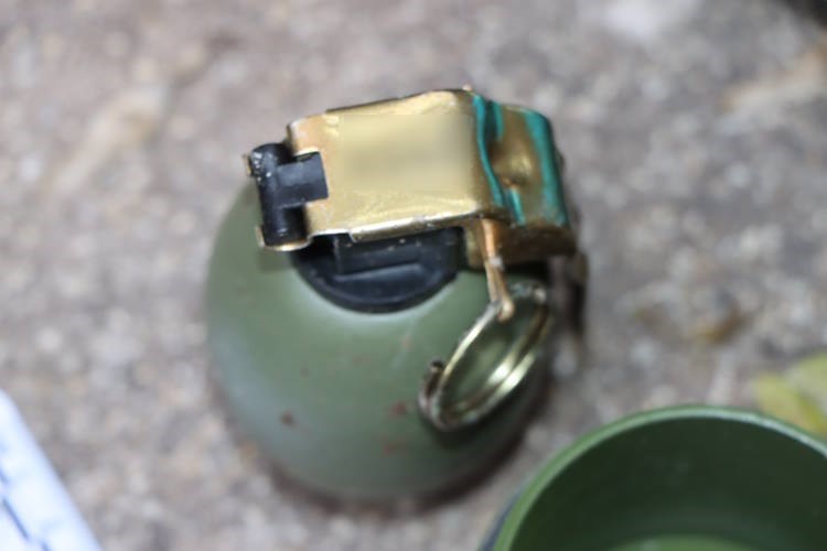 U centru Zagreba: Policajci došli na dojavu o obiteljskom nasilju, pronašli bombu i dva pištolja