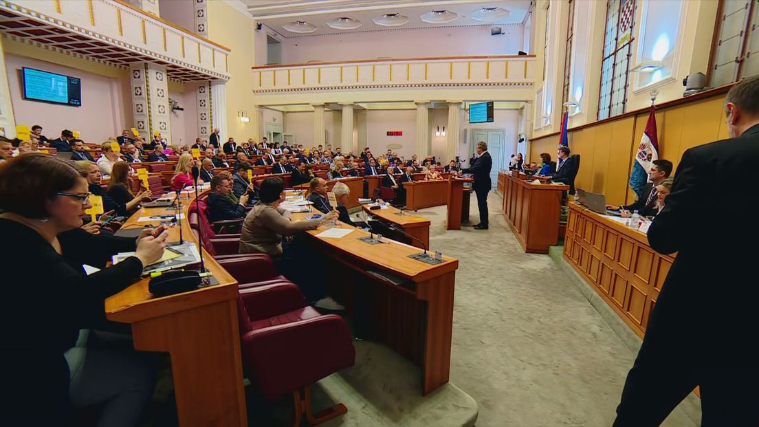 Zastupnici poklonili povjerenje novoj Vladi, Plenković i njegovi ministri redom su prisegnuli