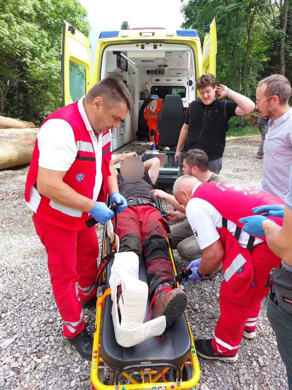 Drama na Medvednici: Šumskom radniku kamen smrskao nogu, HGSS je bio u akciji