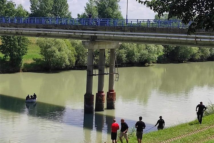 Vozilo sletjelo u kanal HE Varaždin: Policija ga traži, kao i vozača