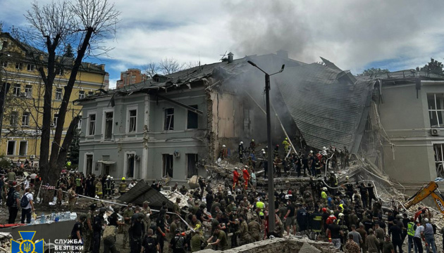 Raketiranje dječje bolnice u Kijevu: Kirurg se bacio preko bebe kako bi je zaštitio; Zelenskij najavio odgovor Rusiji