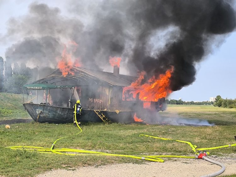 FOTO Užas u Zagrebu: Izgorio Brazil