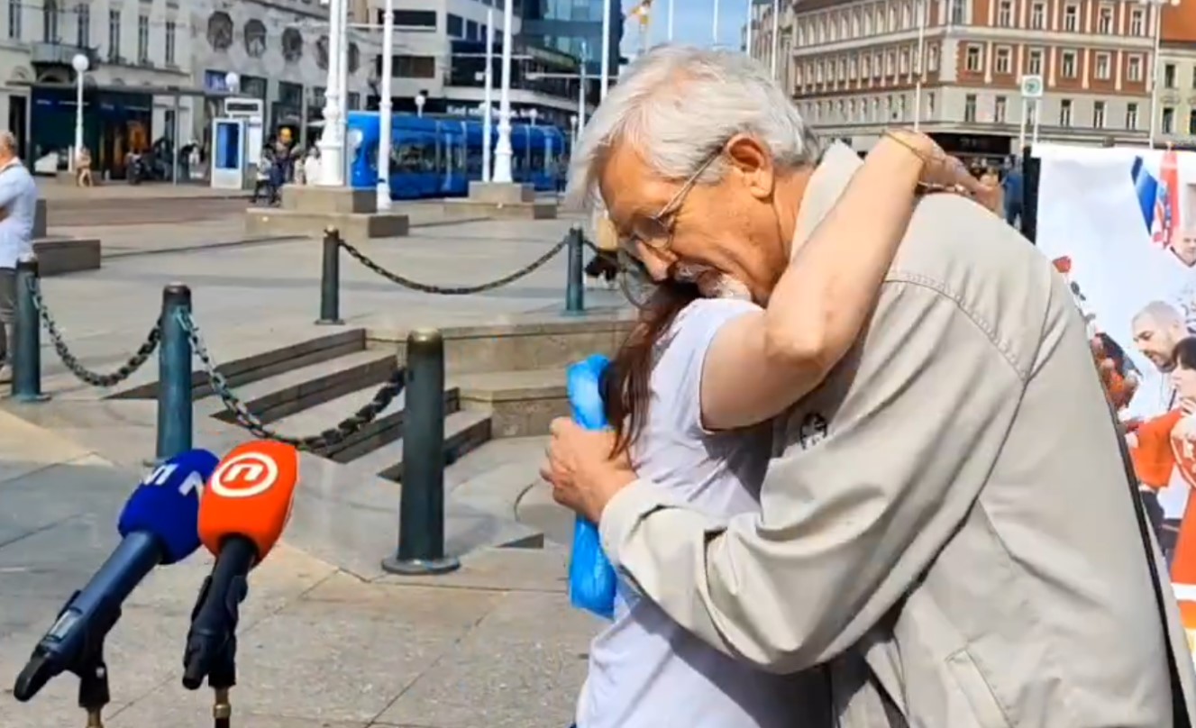 VIDEO Molitelji i danas na Trgu: Žena koja svake subote prosvjeduje protiv njih jednog je – zagrlila